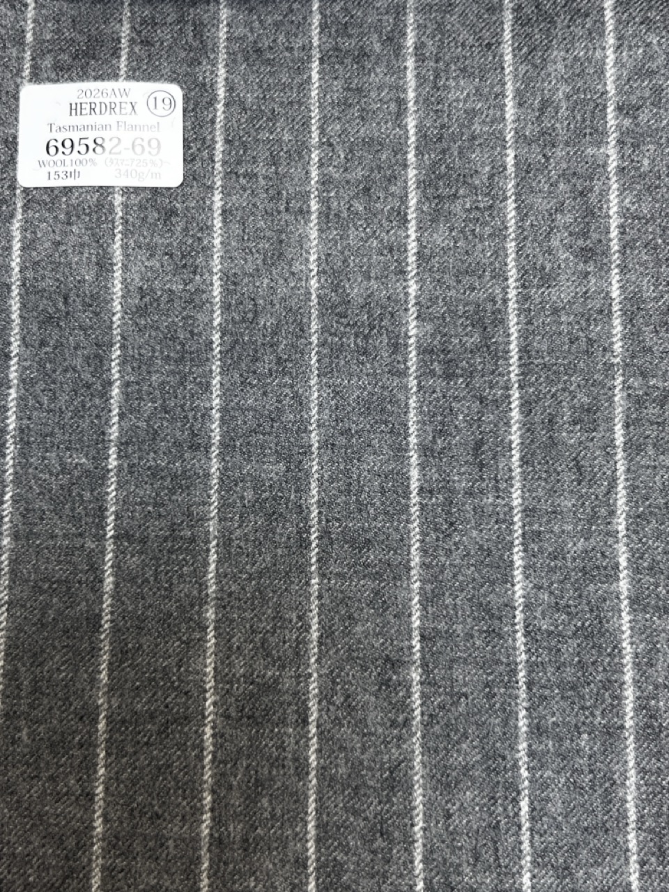 69582-69 26AW HERDREX [Flanelle Tasmanienne] Soie Et Laine à Rayures Gris Clair[Textile] Kunishima Co., Ltd.