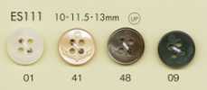 ES111 DAIYA BUTTONS Bouton en polyester effet nacré motif ancre