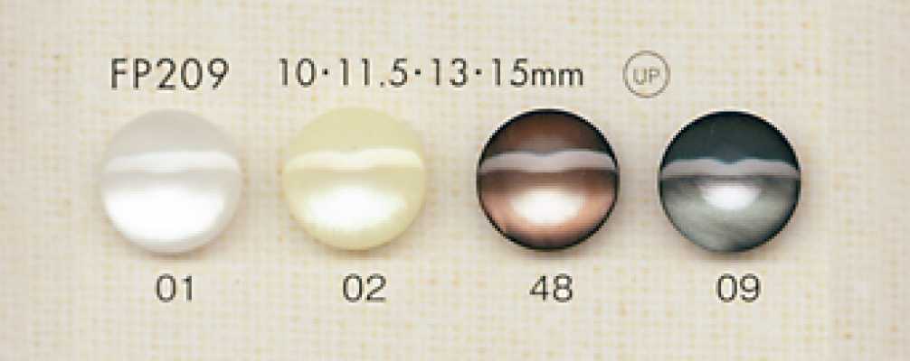 FP209 DAIYA BUTTONS Bouton en polyester effet nacre