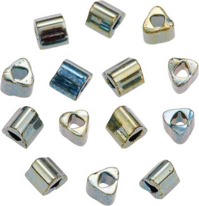 3KC Perles triangulaires de taille moyenne