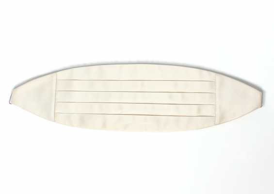 CM-203 Ceinture de smoking avec parement en soie premium, blanc cassé
