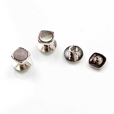 K-2 Bouton à clou en argent sterling, nacre noire, carré arrondi argenté