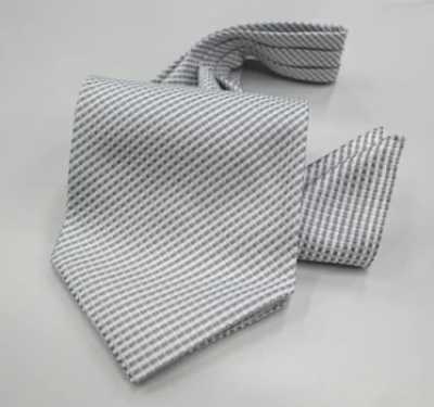 MS-403 Ensemble cravate ascot nouée à la main et pochette gris clair