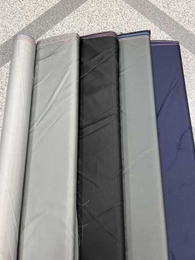アトラスシルバー Satin uni en cupro polyester