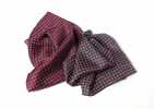PNC-2 Foulard de cou, soie imprimée italienne, motif Komon, bleu/rouge vin