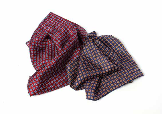 PNC-2 Foulard de cou, soie imprimée italienne, motif Komon, bleu/rouge vin