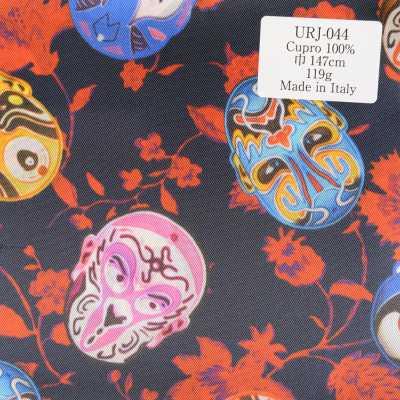 URJ-044 Fabriqué en Italie, doublure imprimée 100 % cupro avec motif de personnages masqués pop