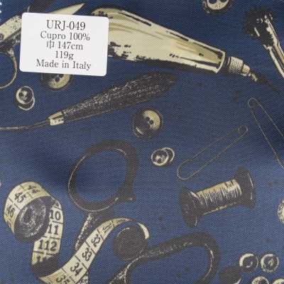 URJ-049 Fabriqué en Italie, doublure imprimée 100 % cupro, motif outils de tailleur et boutons, bleu