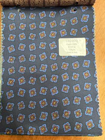 URJ-070 Fabriqué en Italie, doublure imprimée Cupro 100 %, petit motif floral bleu