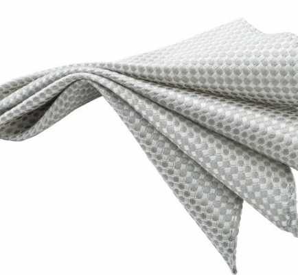 CF-985 Pochette de costume en soie fabriquée au Japon, motif Kanoko, gris clair