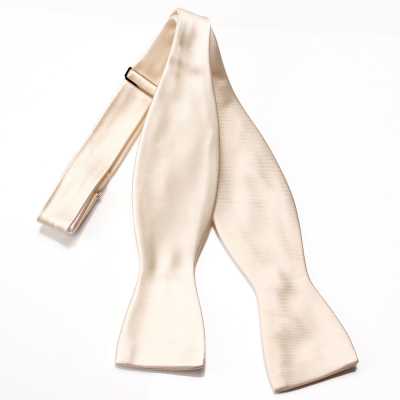 MT-203 Nœud papillon noué à la main en tissu de soie habutae luxueux, blanc cassé