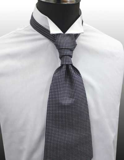 YT-153 Cravate ascot en soie fabriquée au Japon (cravate européenne), motif à carreaux, bleu marine